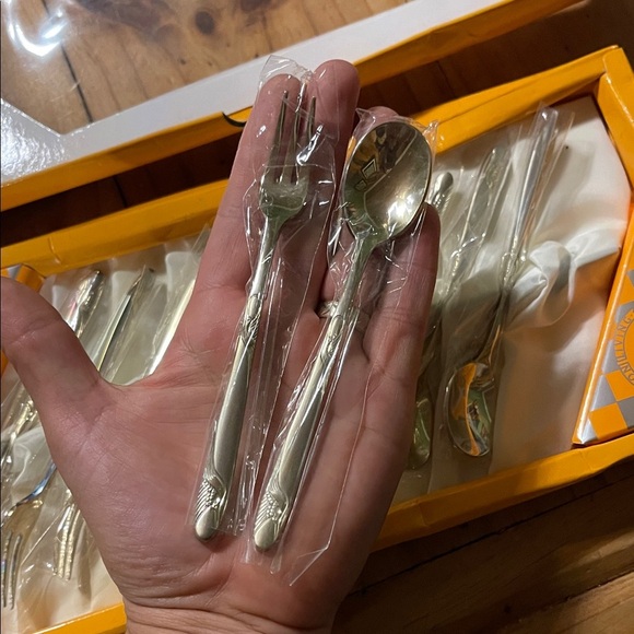 Premium Silver Flatware Set - Picture 9 of 9